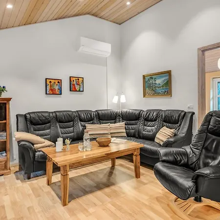 Guse - 1-5km From The Sea By Interhome Vakantiehuis